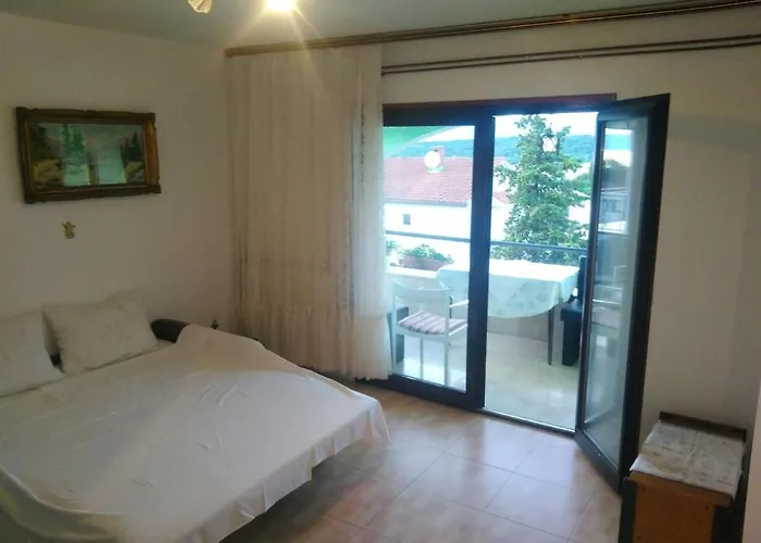 With Parking Space Njivice, Krk - 5476 Apartamento *
