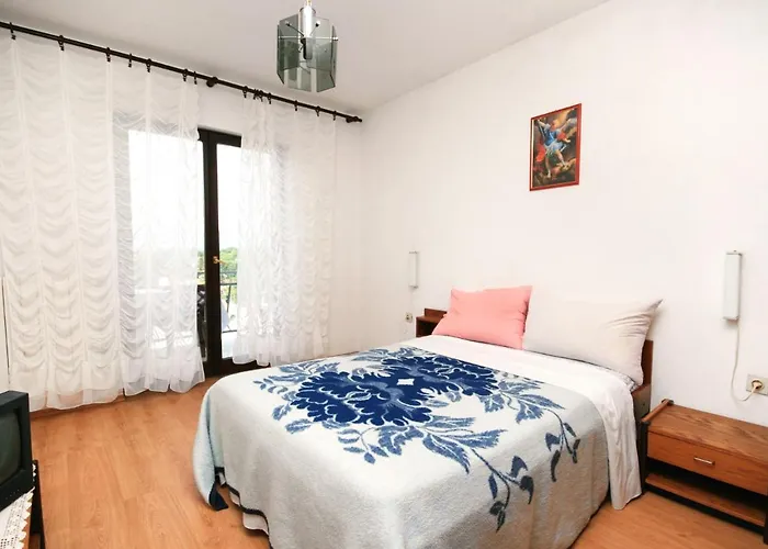 With Parking Space Njivice, Krk - 5476 Apartamento *