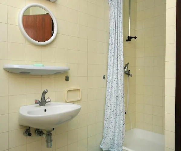 Apartamento With Parking Space Njivice, Krk - 5476