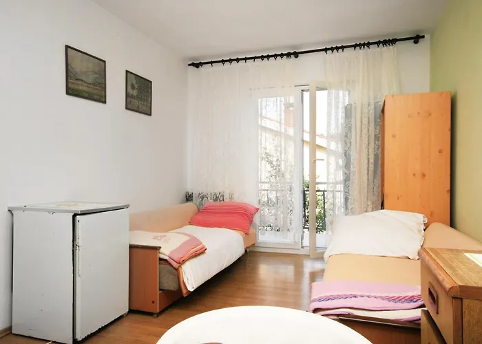 Apartamento With Parking Space Njivice, Krk - 5476 Njivice